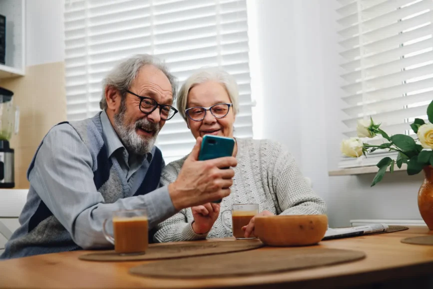 Inteligência Artificial conecta idosos com família e amigos