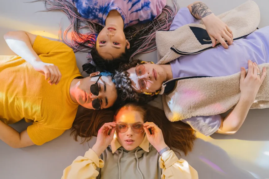 As Cores da Moda 2025 e Como Elas Influenciam o Seu Humor (E o Seu Estilo)