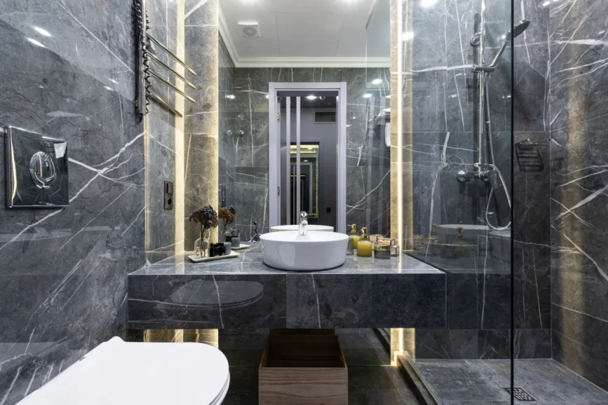 Banheiro Pequeno Decorado: 10 Soluções que Funcionam e Evitam Bagunça